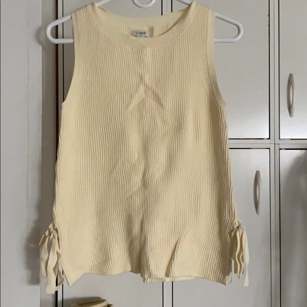 Small sweater tank with open side slits and ties